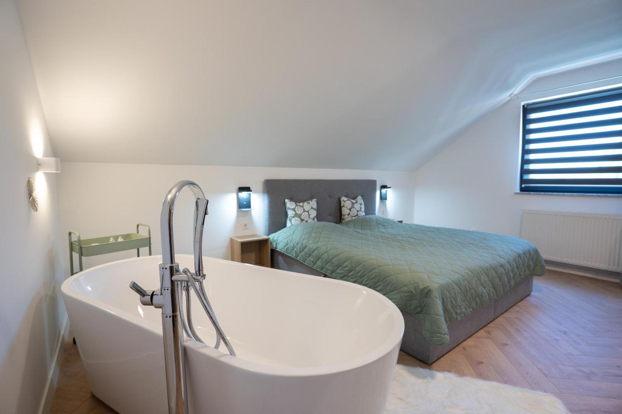 Lux Loft Spa Раковица Экстерьер фото